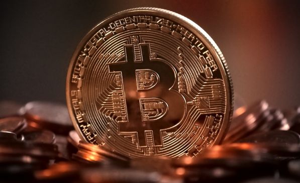 Er Bitcoin penge? Se det simple svar